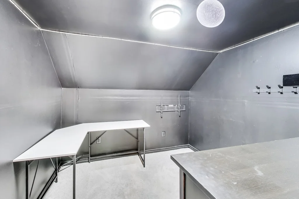 24 Clematis St, Winchester