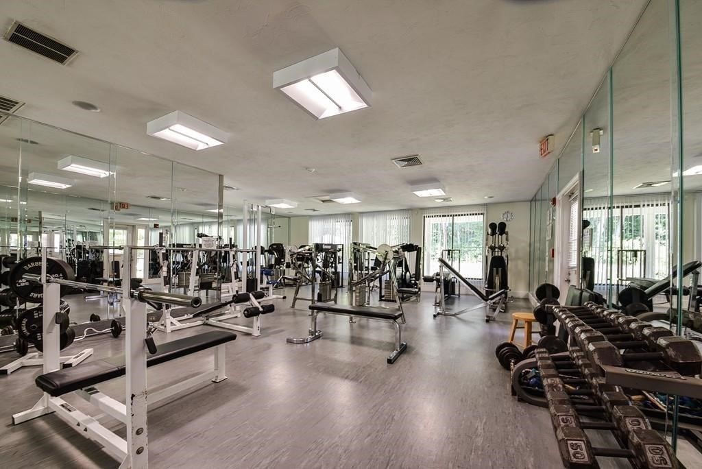 52 Village Brook Ln, Natick