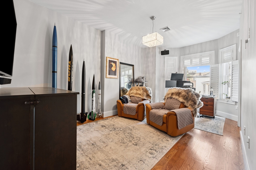 338 Meridian St, East Boston