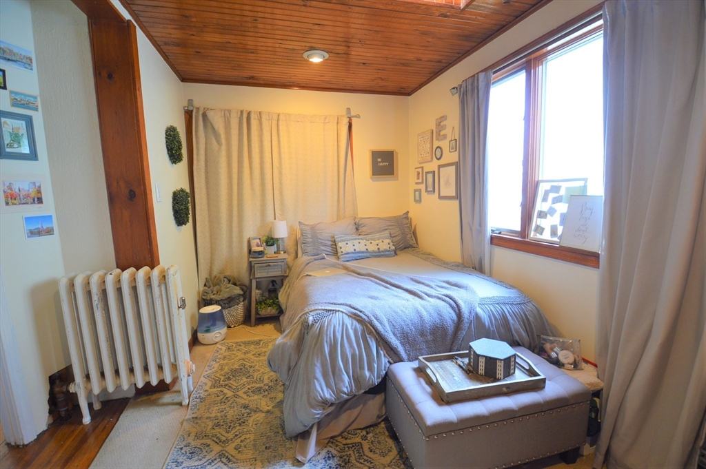 14 Breck Ave, Oak Square