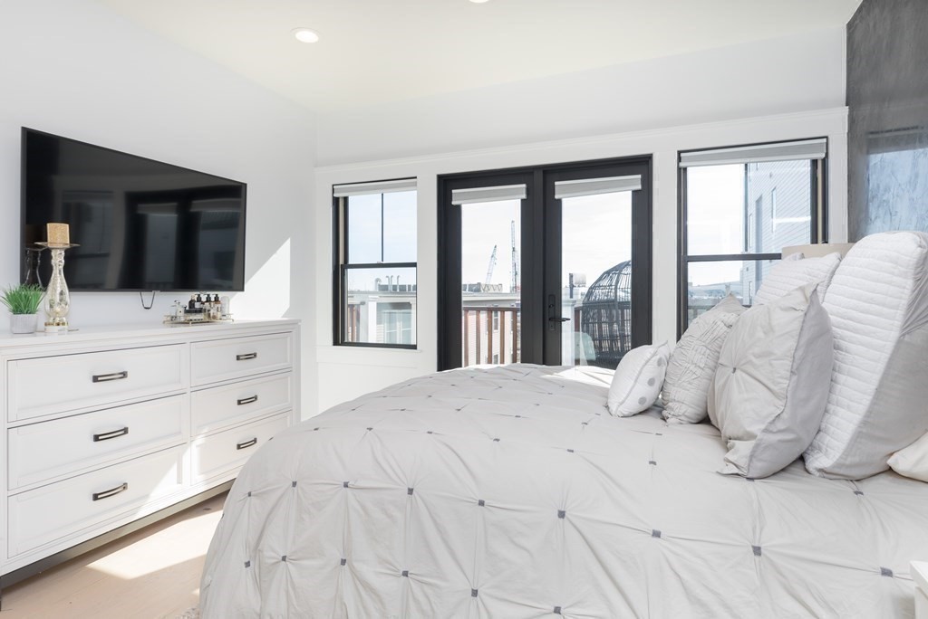 331 Chelsea St, East Boston