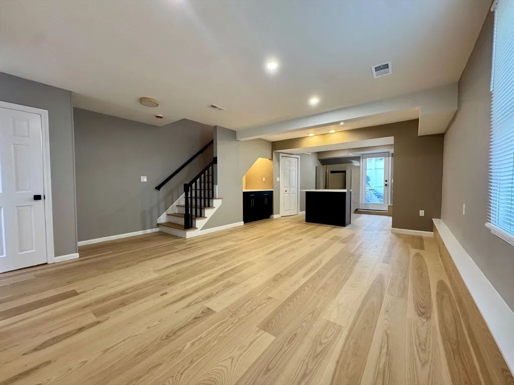 91 Bolton St, South Boston