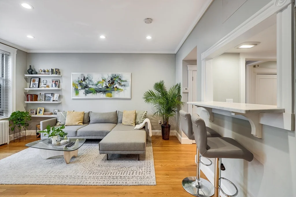 381 Marlborough St, Back Bay