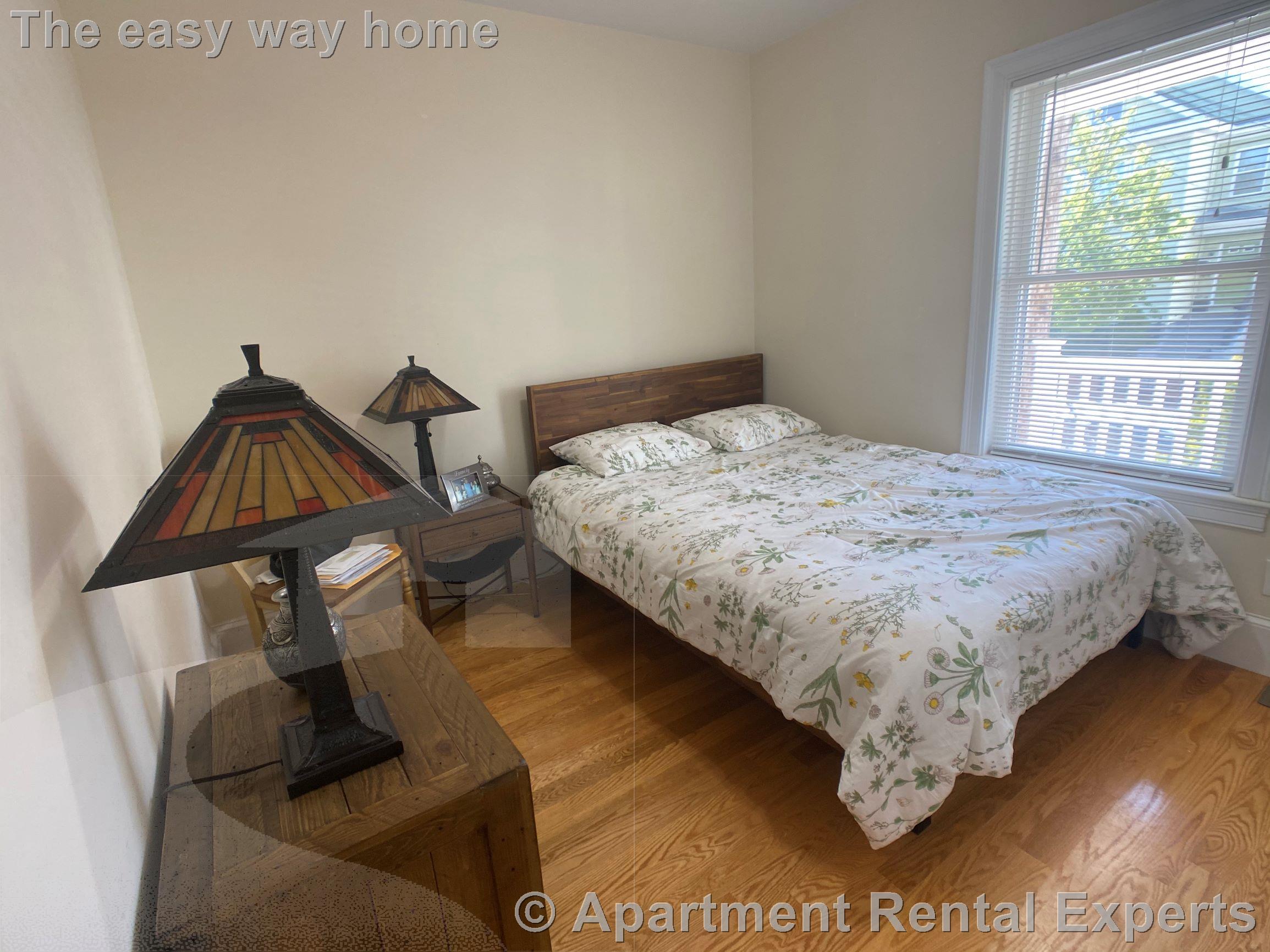 24 Willard Ave, Tufts