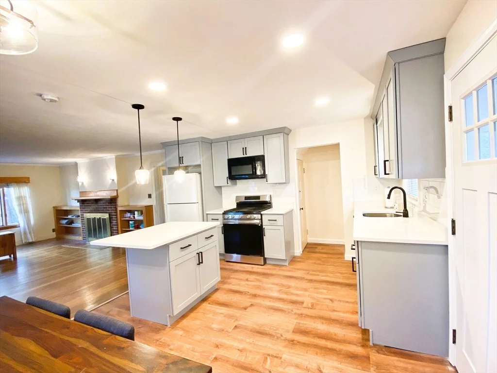 143 Shore Dr, Ten Hills