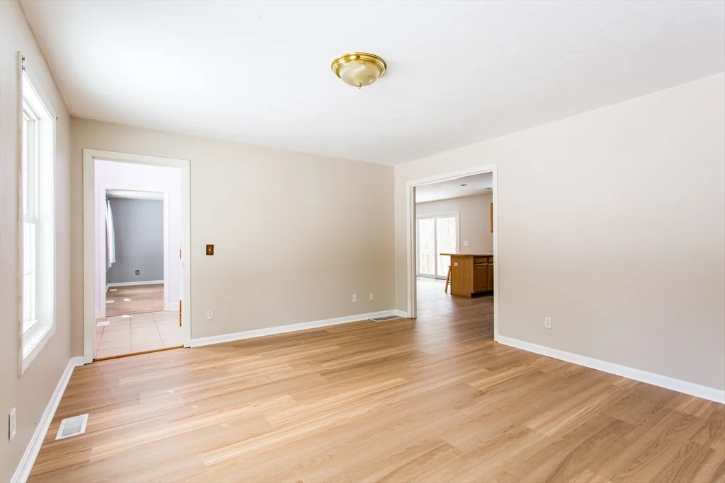 270 New Braintree Rd, West Brookfield