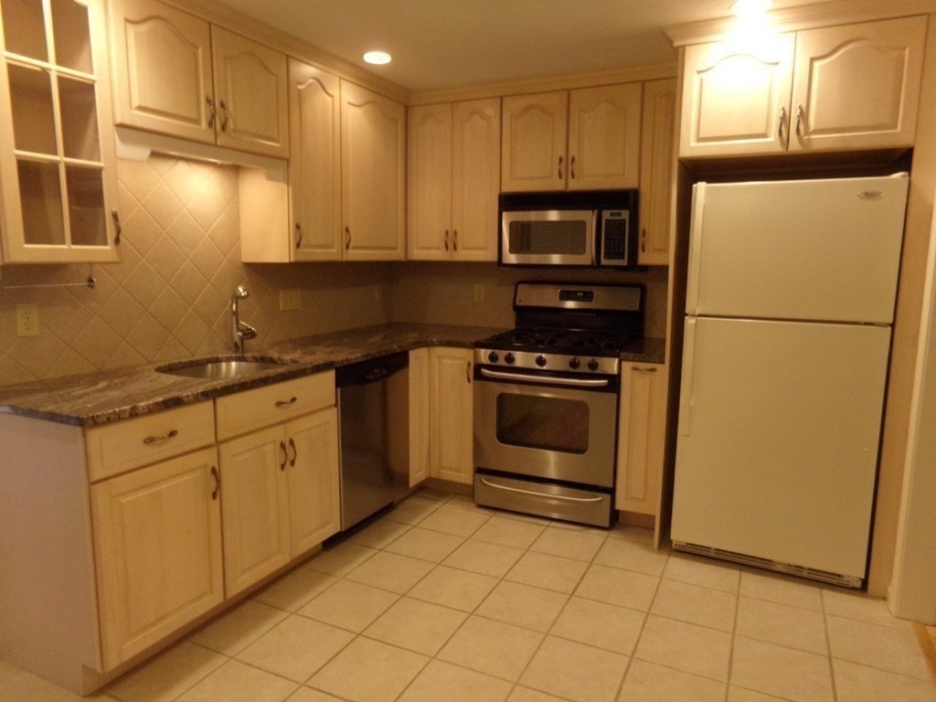 203 Apache Way, Tewksbury