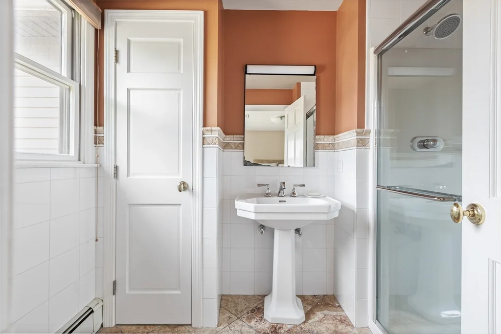 17 Gilbert St, Newton