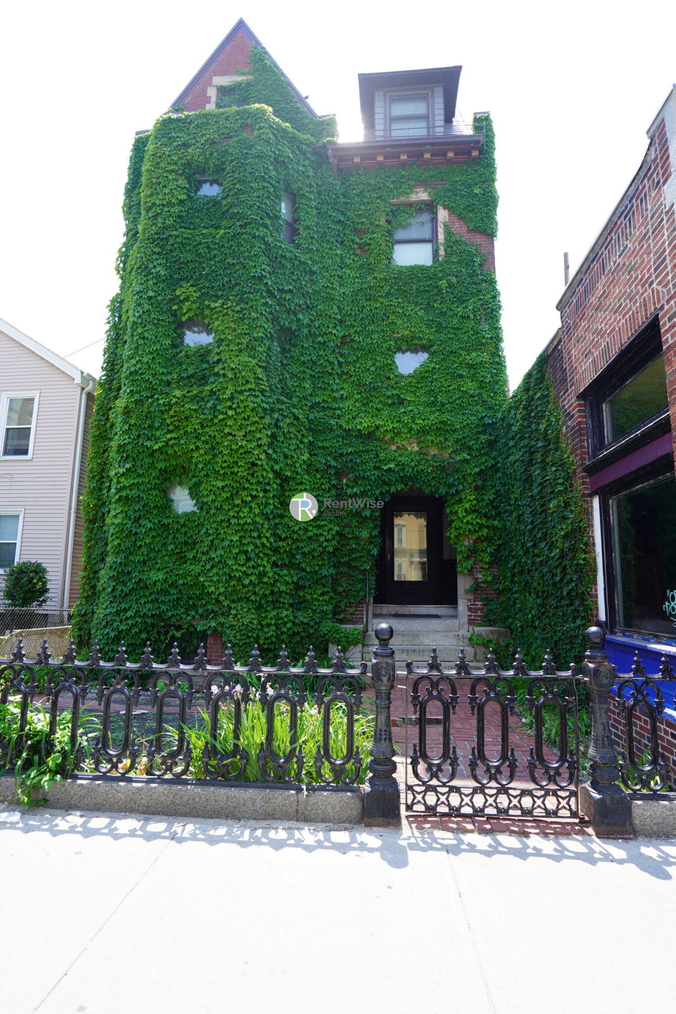 900 Massachusetts Ave, Riverside