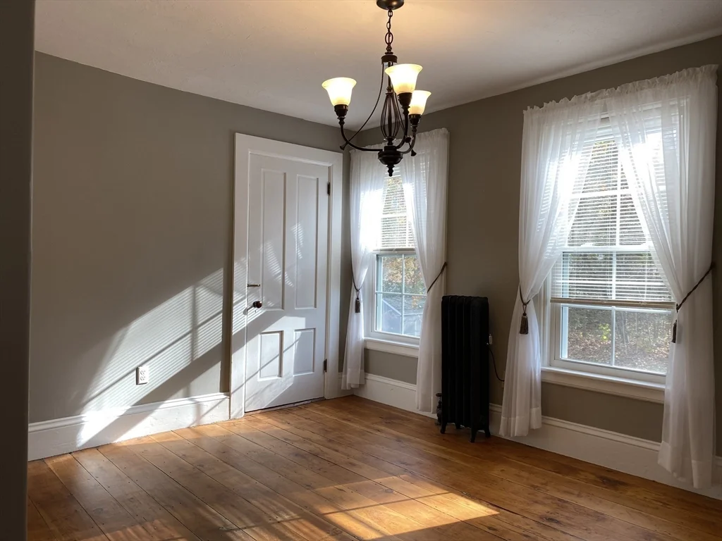 33 Maple St, Sterling