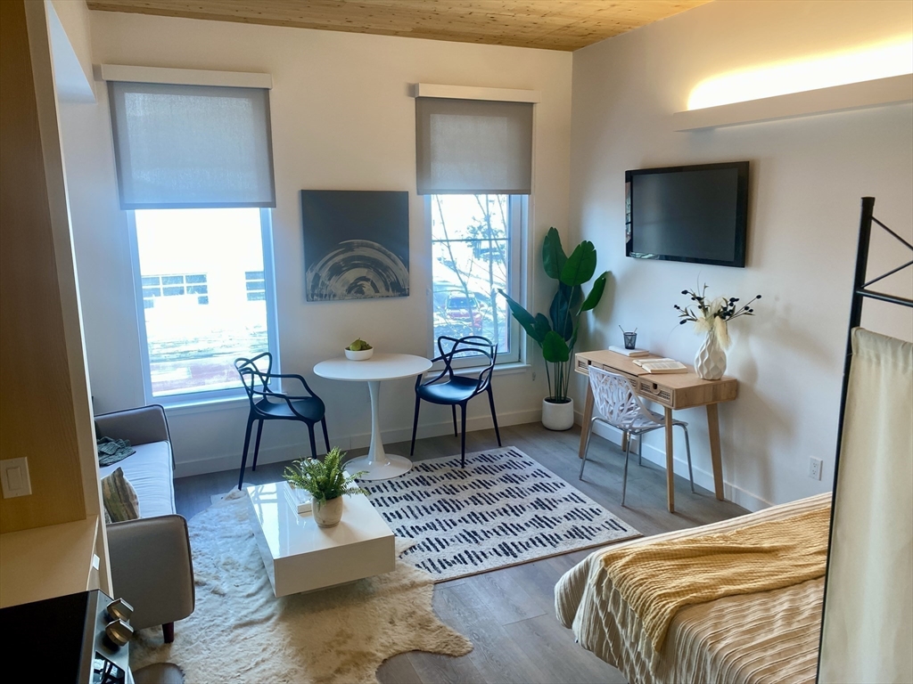 154 Broadway, East Somerville