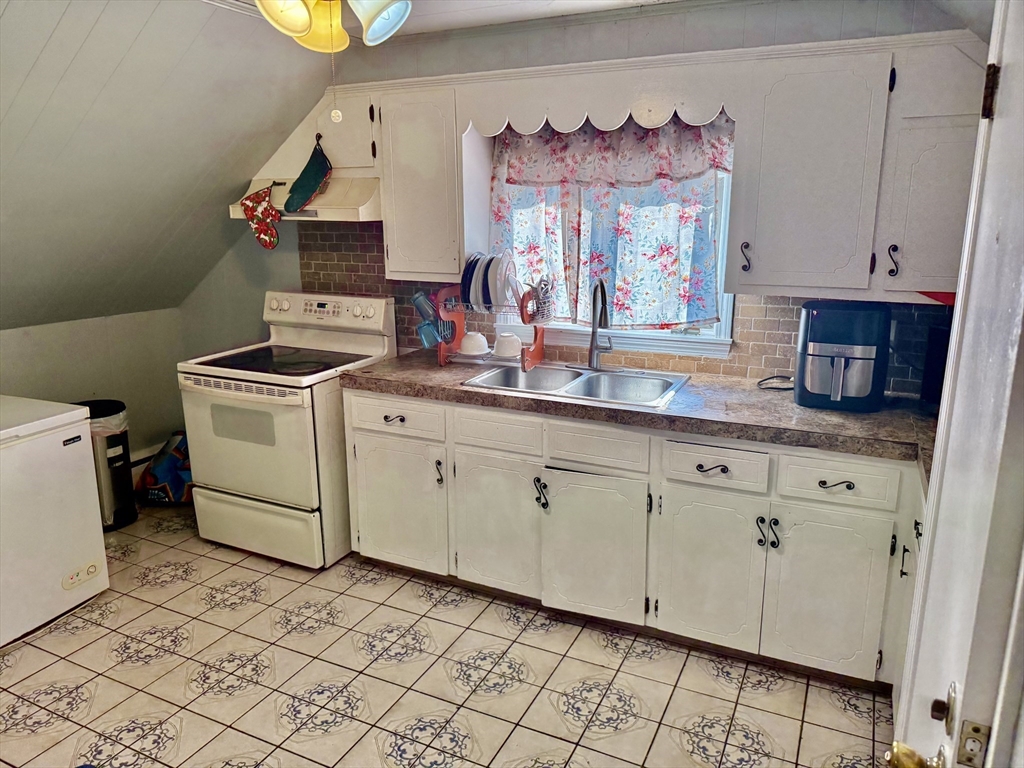 43 Harrison Ave, Taunton