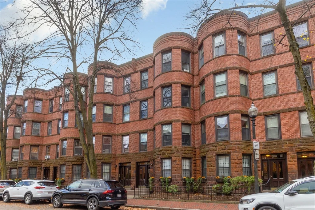 17 Follen St, Back Bay