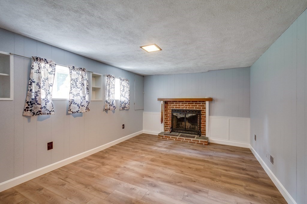 54 Blackmer Rd, Sudbury