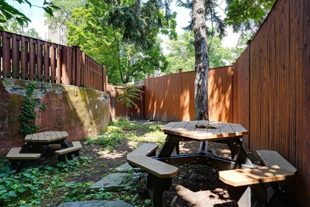 1643 Cambridge St, Cambridge