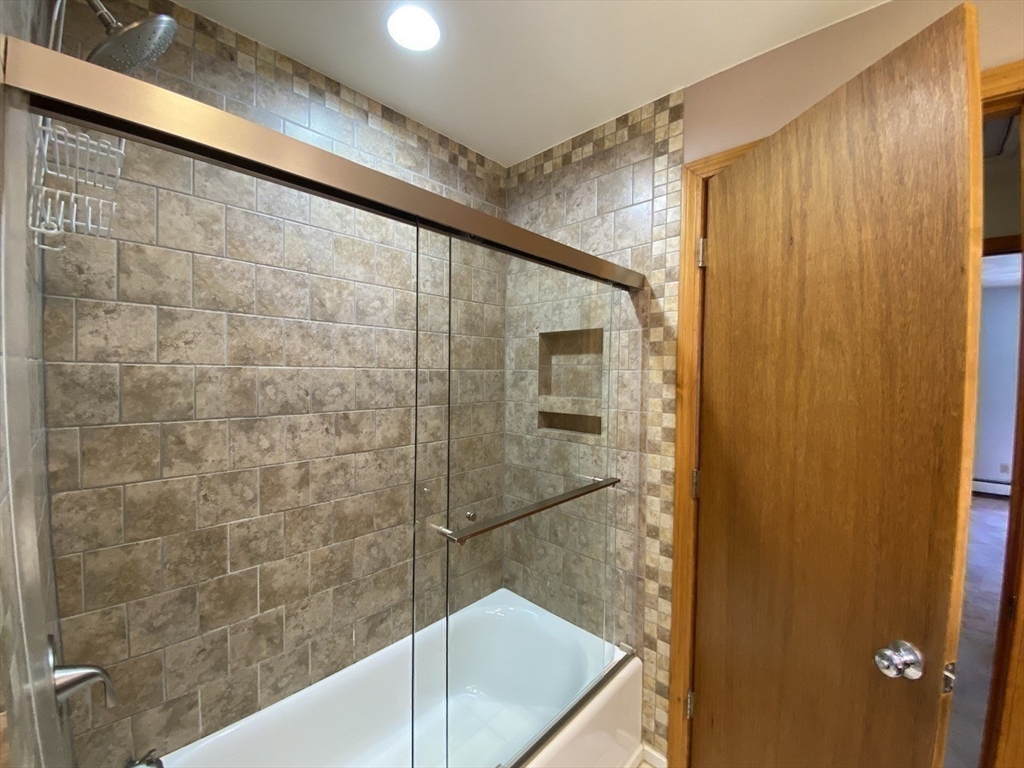 31 Helen St, Waltham