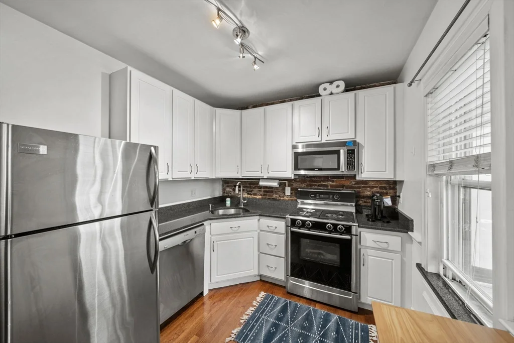 293 W Second St, South Boston