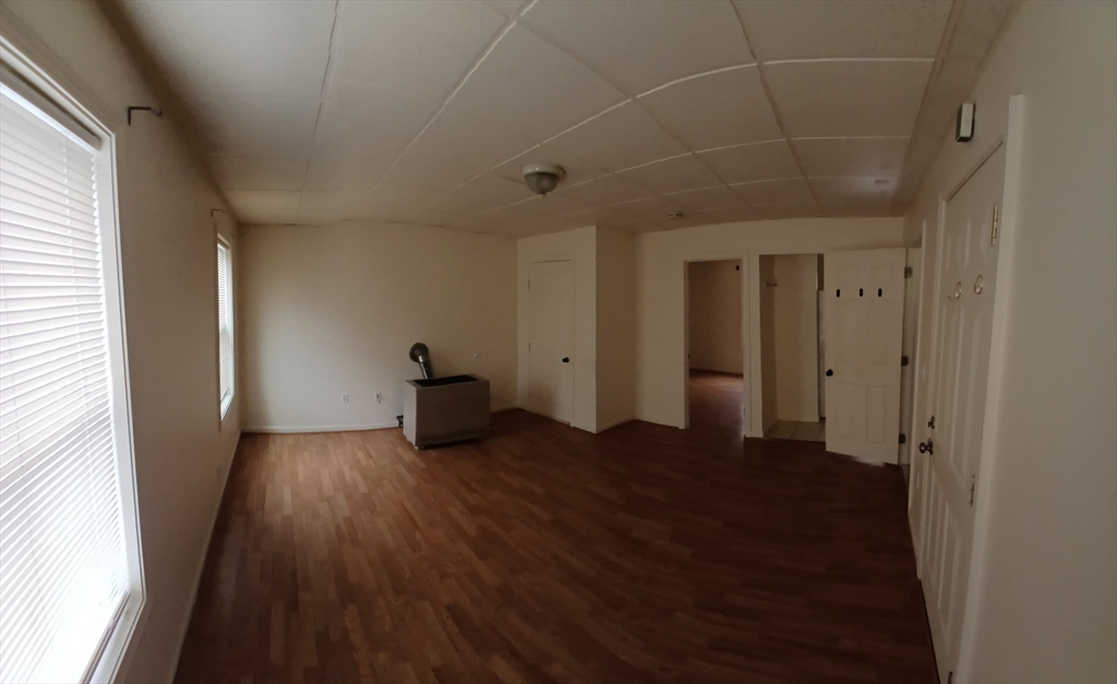 1909 North Main St, Fall River