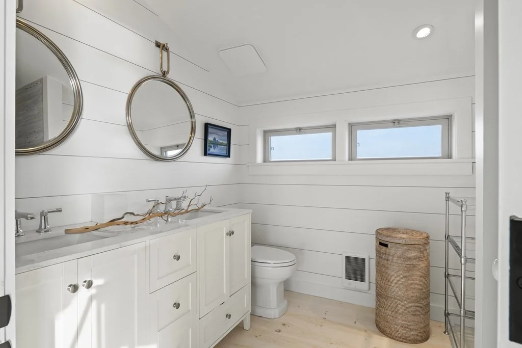 8 Maine Ave, Madaket