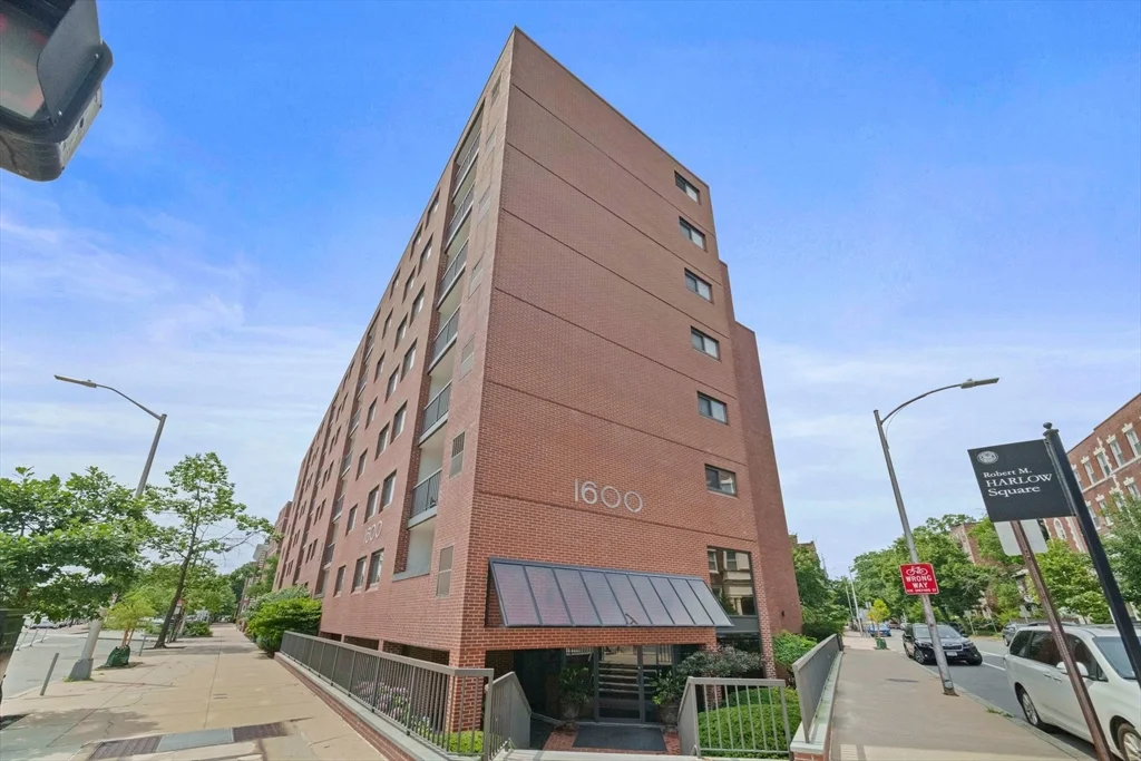1600 Massachusetts Ave, Harvard Square
