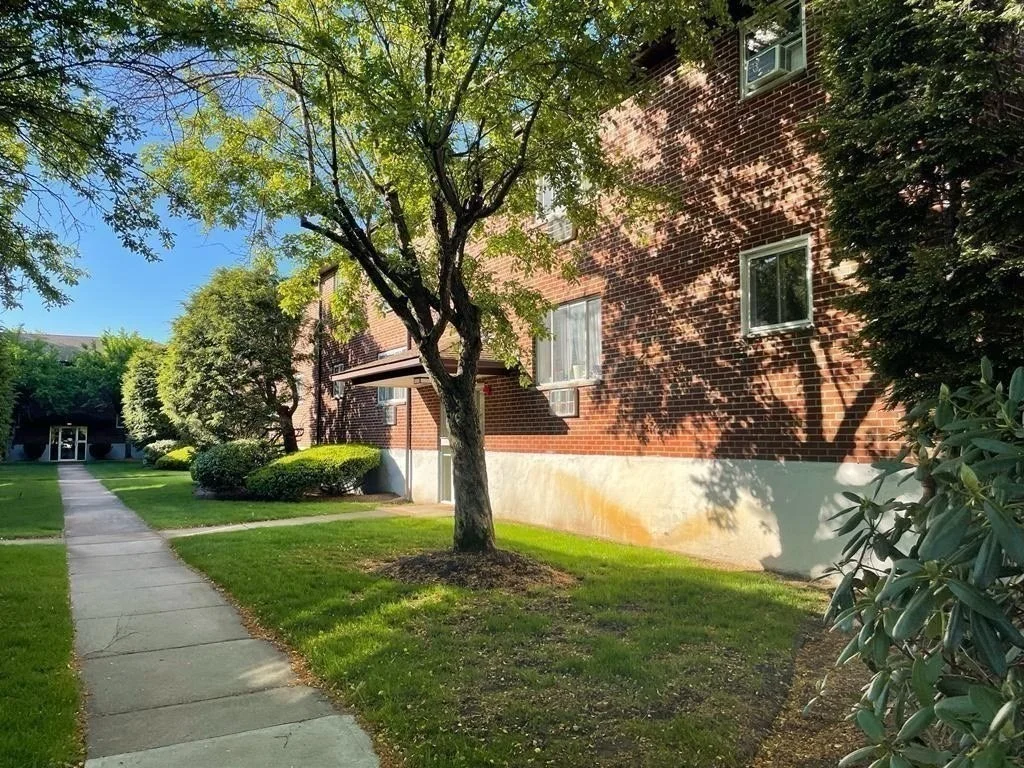 34 Bryon Rd, Chestnut Hill