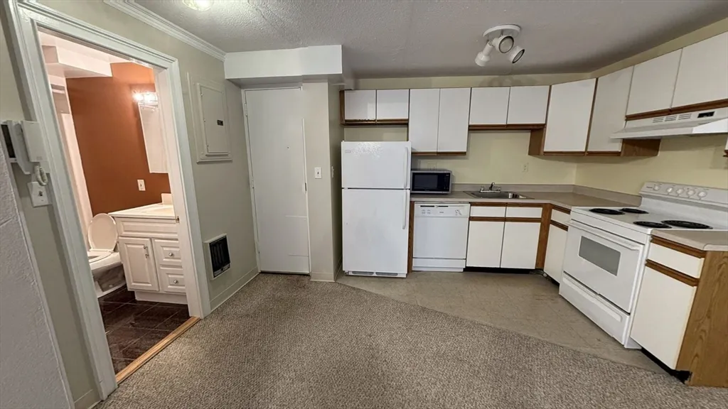 1691 Cambridge St, Mid-Cambridge