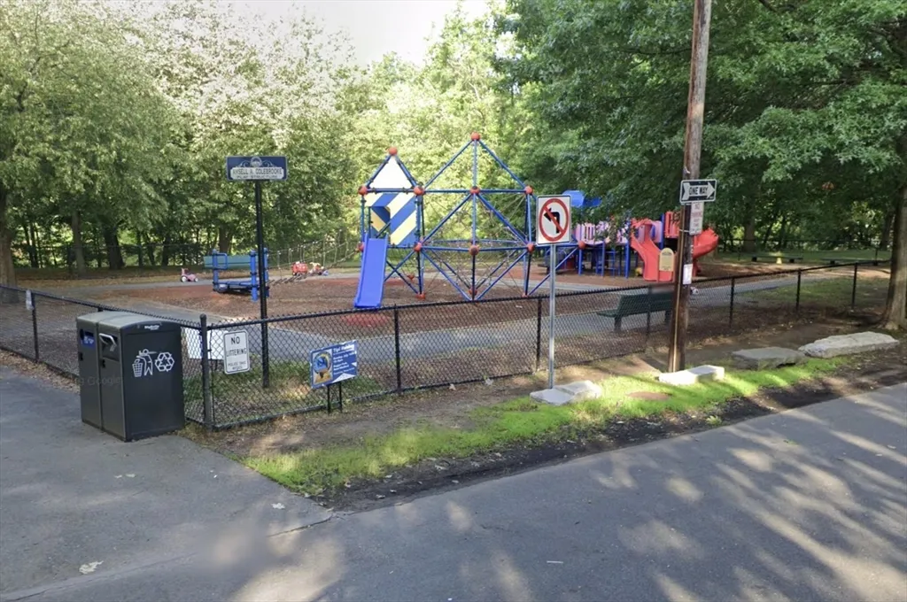 21A Mystic River Rd, West Medford