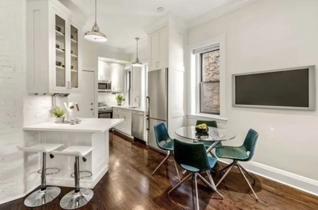 382 Commonwealth Ave, Back Bay