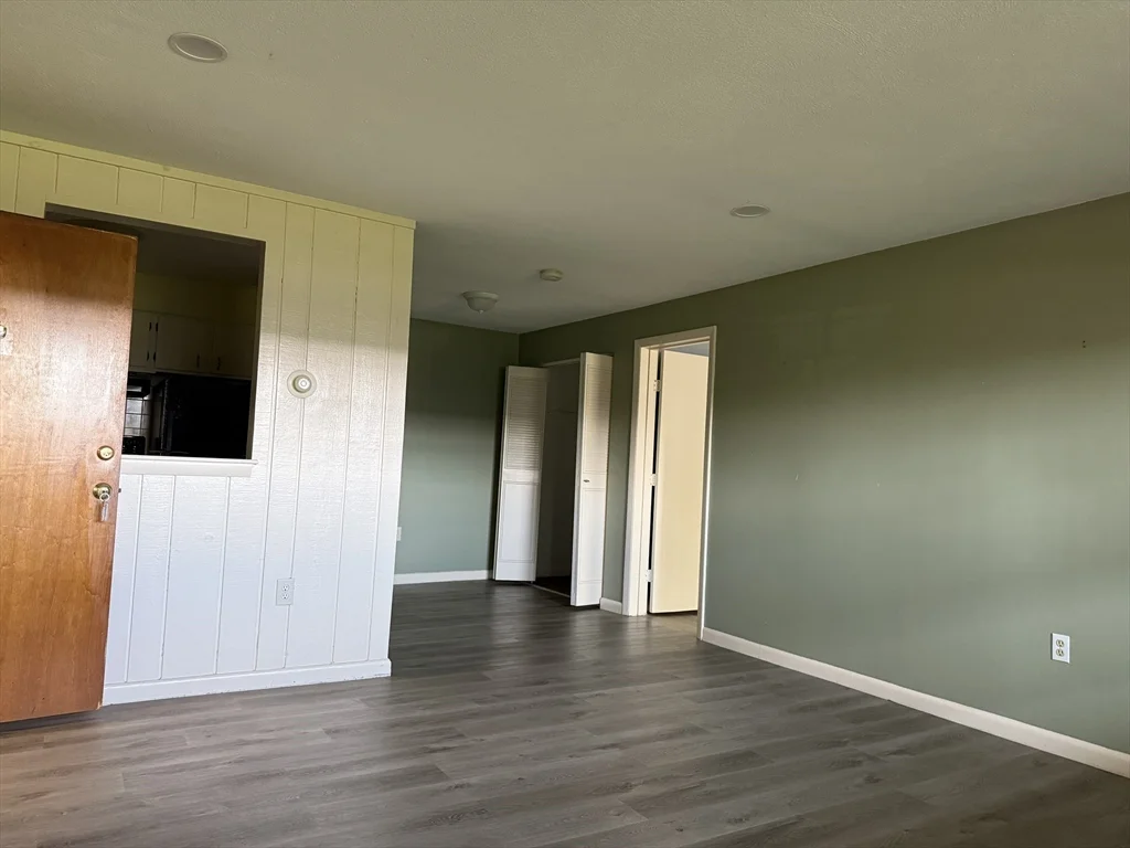 12 Williamsburg Ct, Shrewsbury