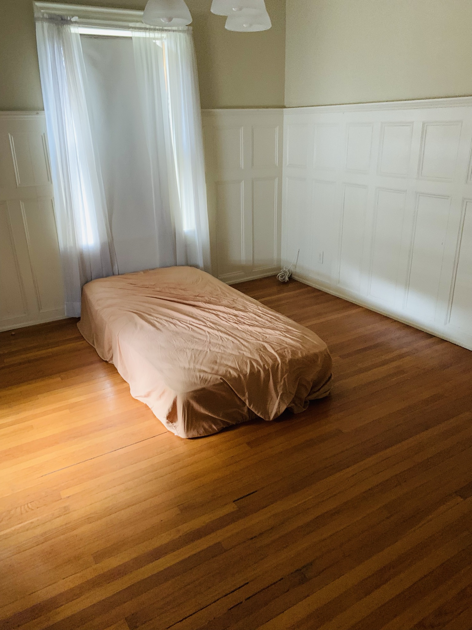 984 Chestnut St, Newton