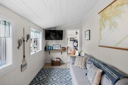 13B Hathaway, Fairhaven