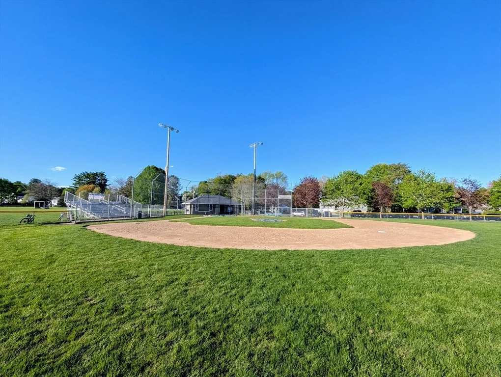 89 Pleasant St, Medfield