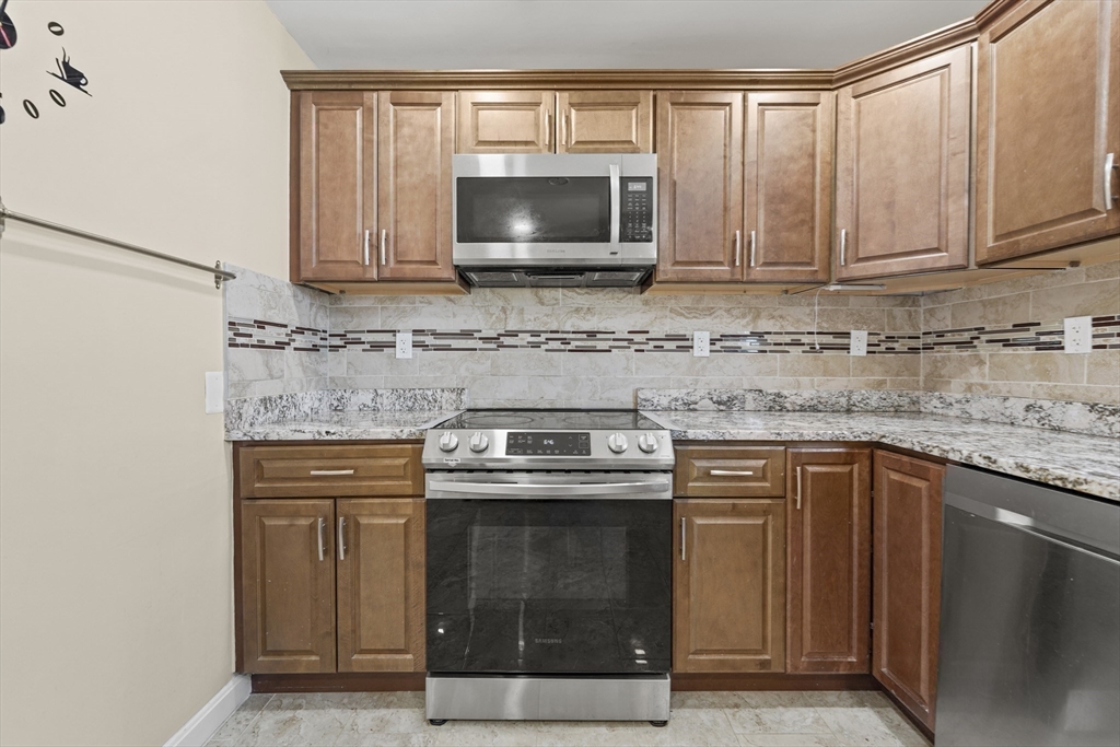 4 Champlain Rd, Salem