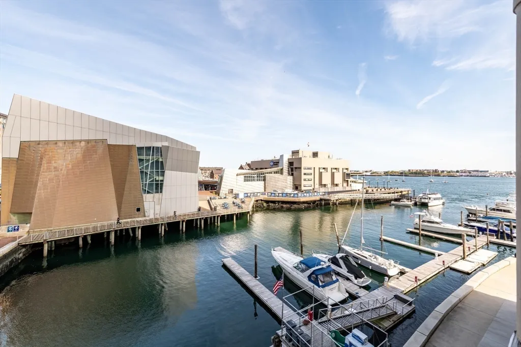 85 E India Row, Waterfront