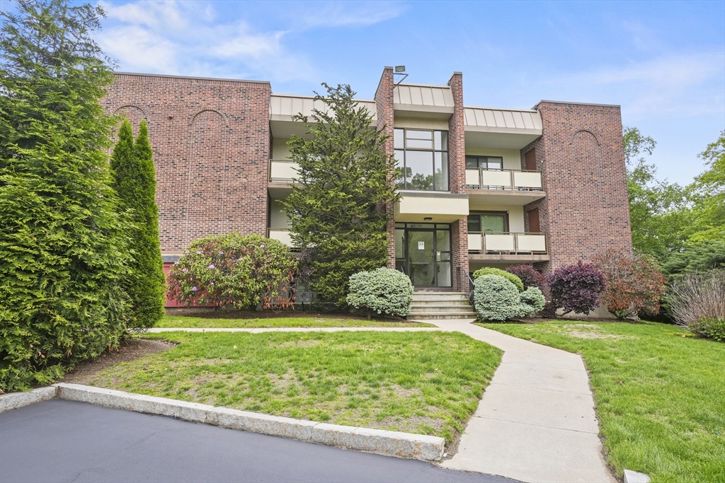 55 Angleside Rd, Waltham