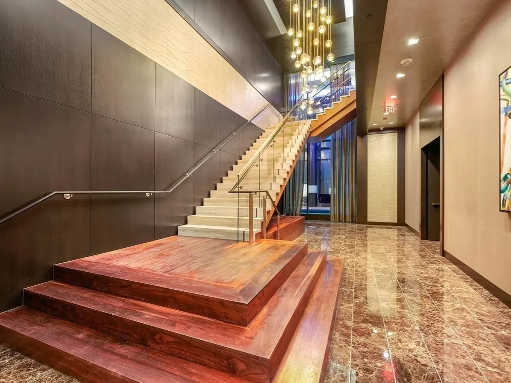 1 Franklin St, Midtown