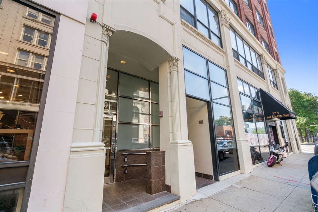 210 Lincoln St, Leather District