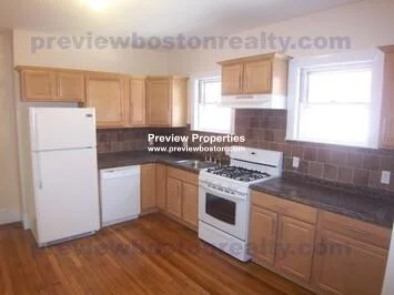 18 Fairbanks St, Oak Square