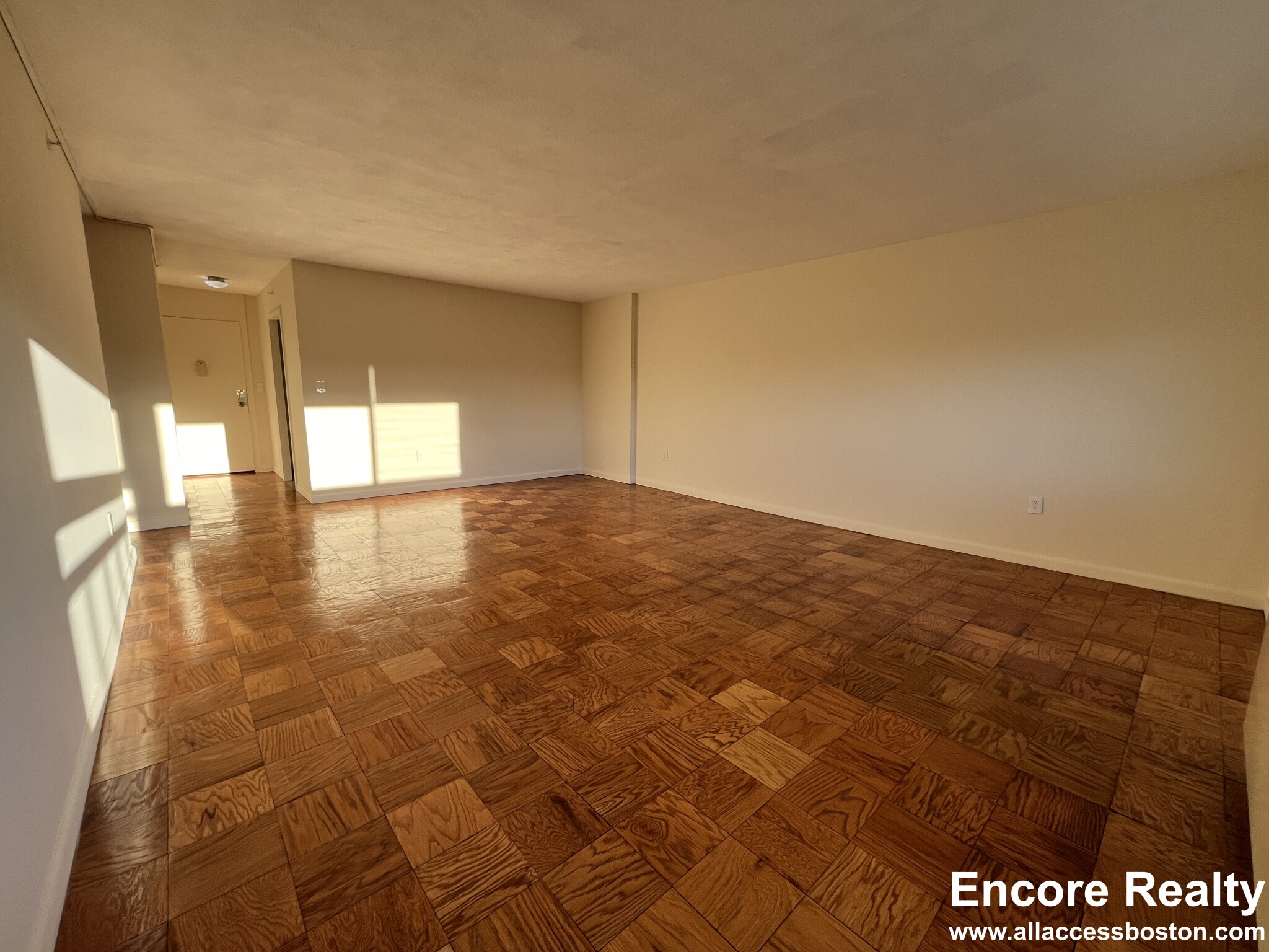 101 Monmouth St, Longwood