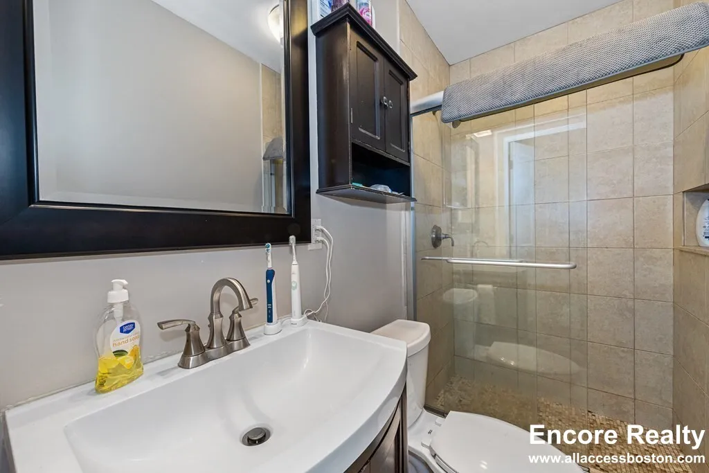 44 Hillside St, Mission Hill