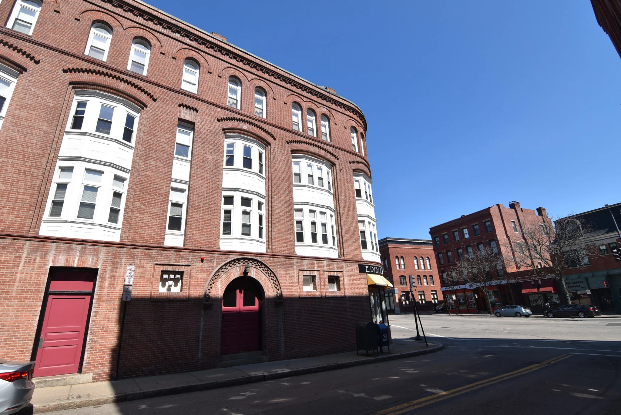 5 Davis Ave, Brookline Village