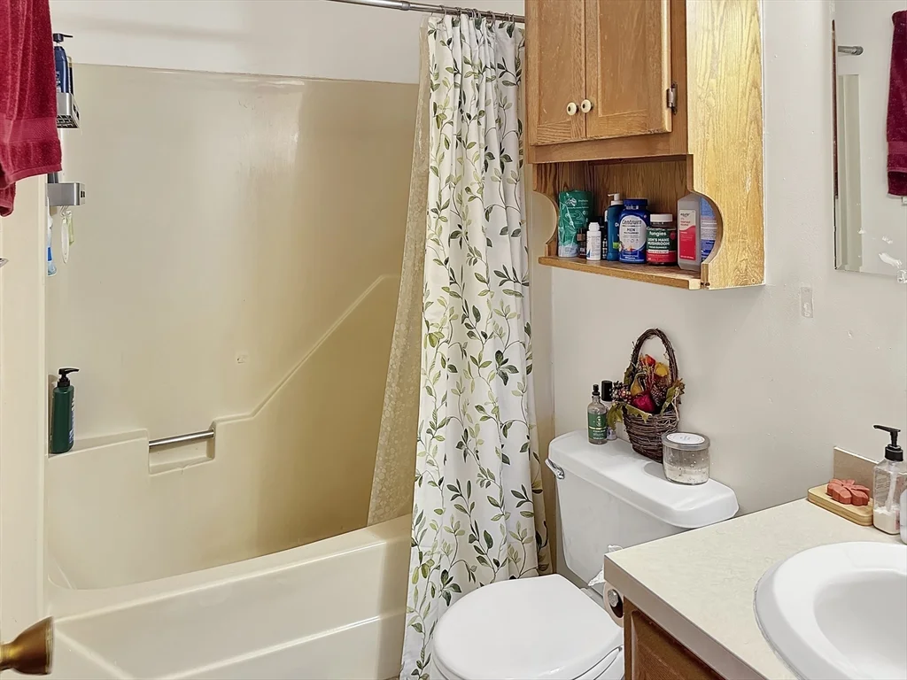 45 Apache Way, Tewksbury