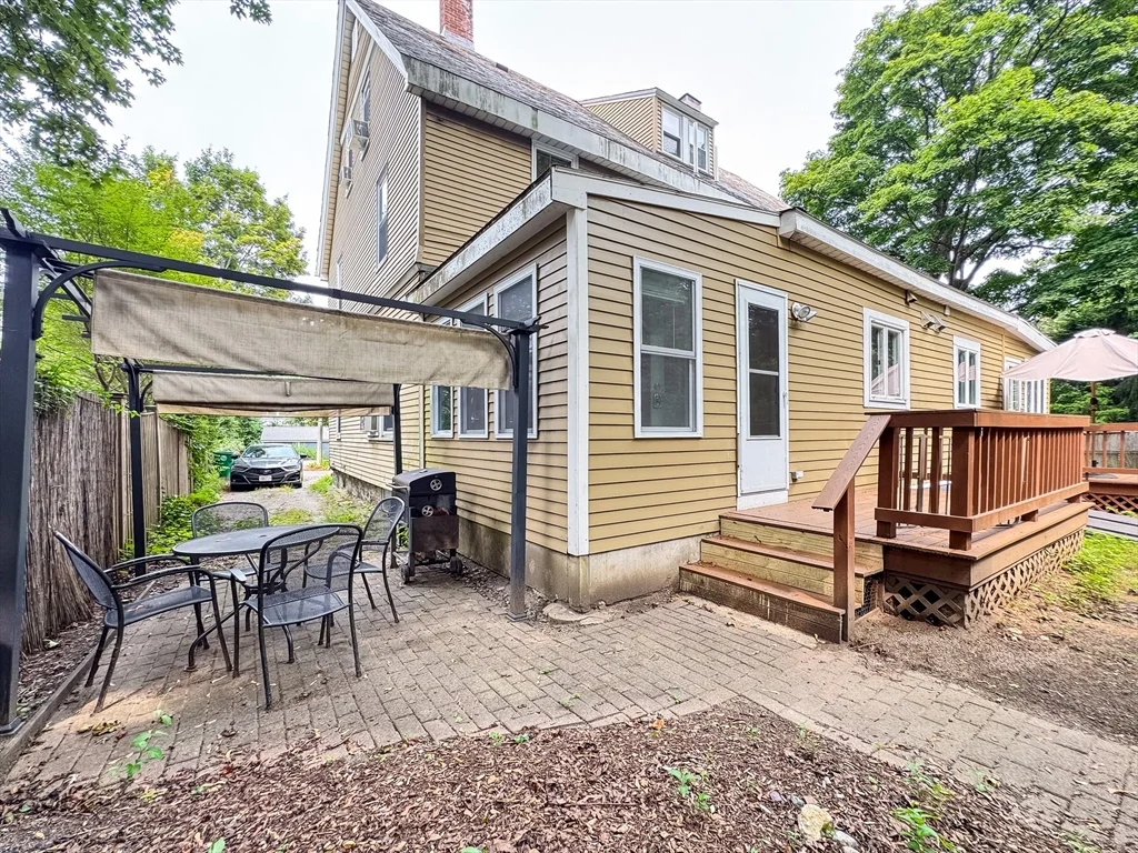 11 Maple Cir, Newton