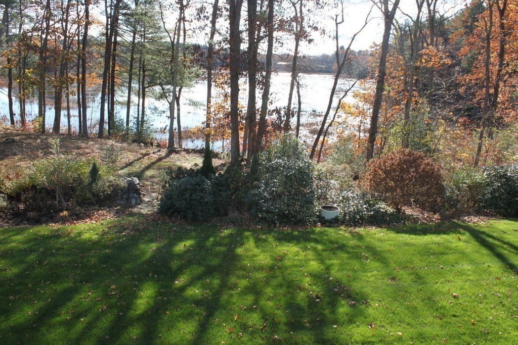 7 Deer Run Dr, Shrewsbury