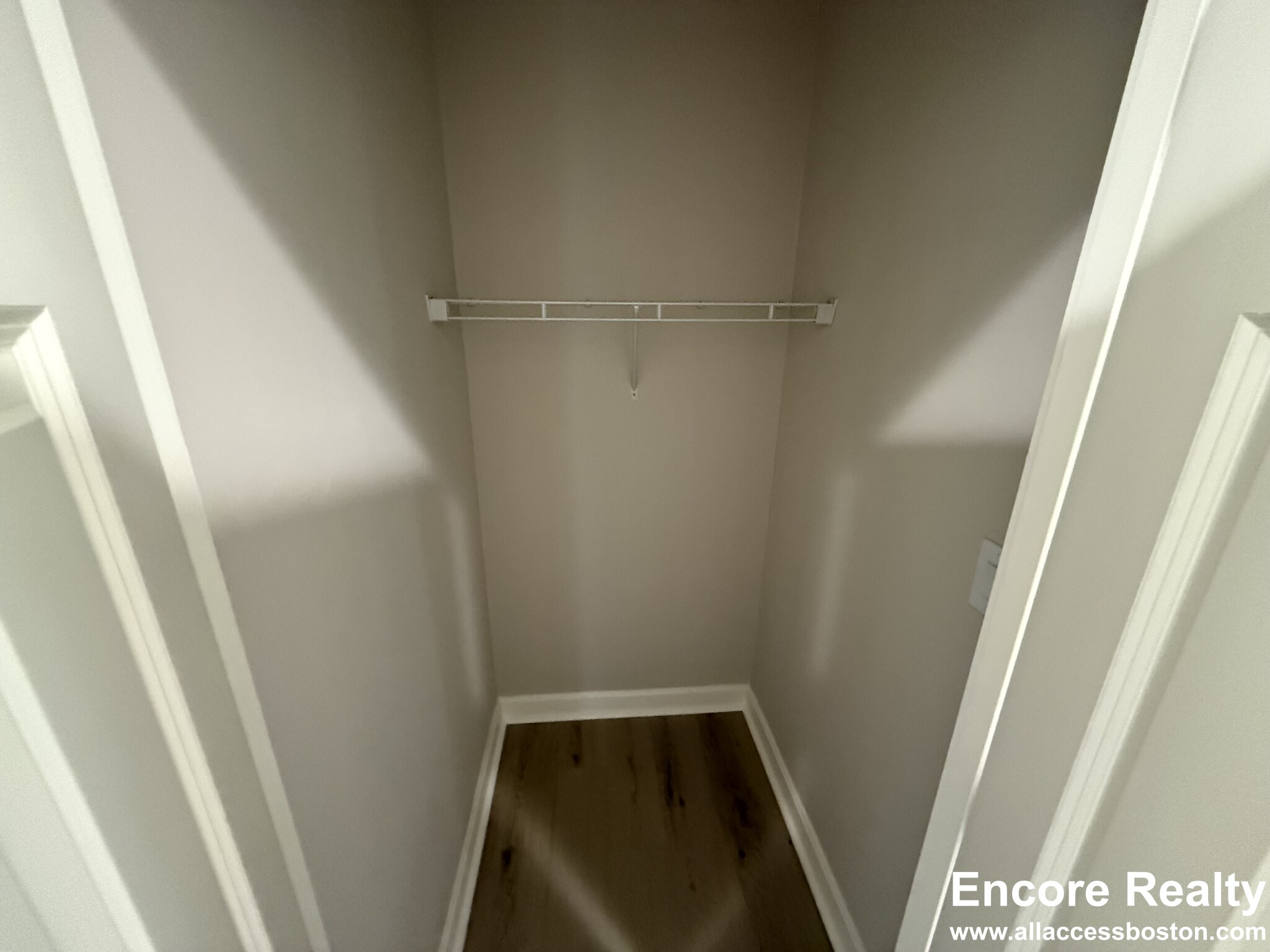 700 Huron Ave, Strawberry Hill