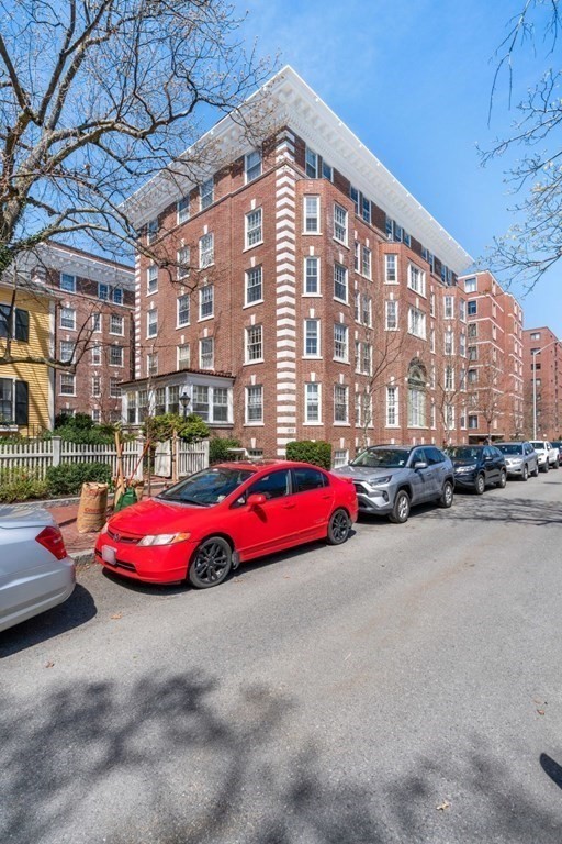 1572 Massachusetts Ave, Harvard Square