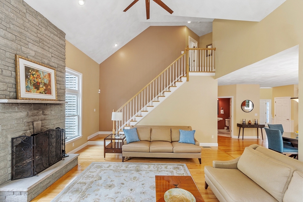 22 Periwinkle Way, North Andover