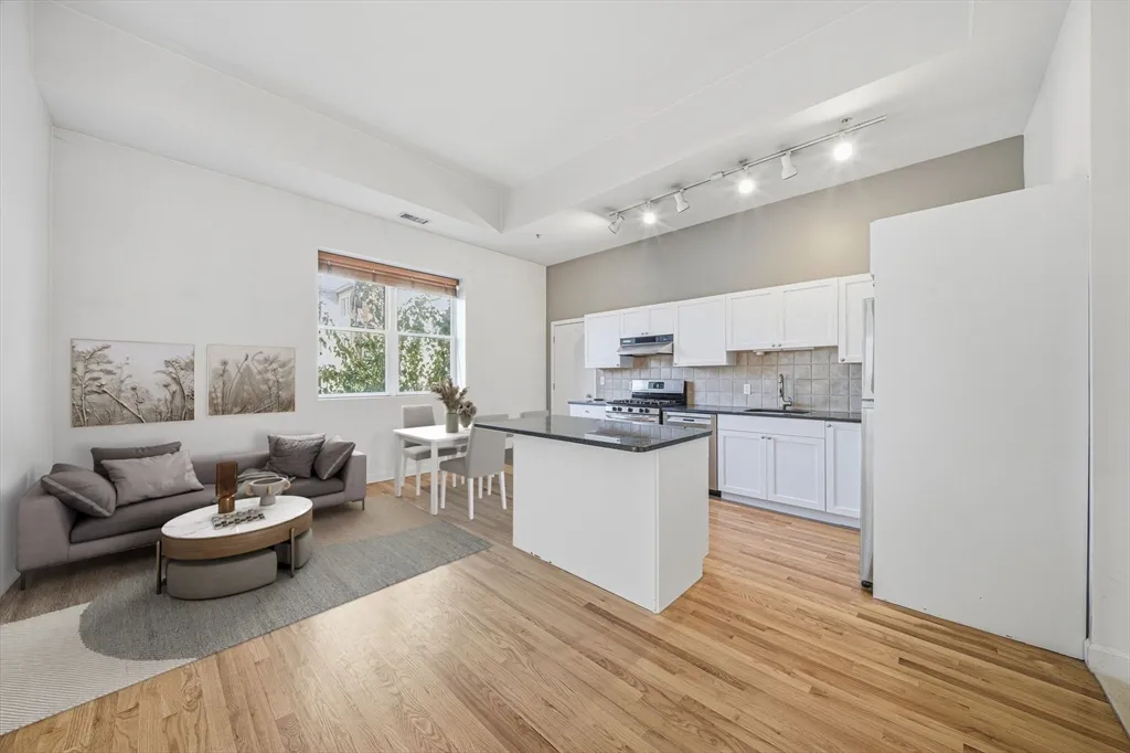 156 Chelsea St, East Boston