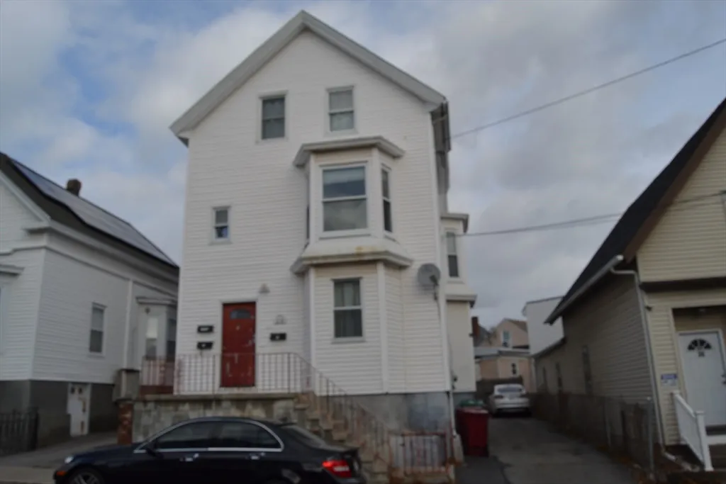 32 Wamesit St, Lowell