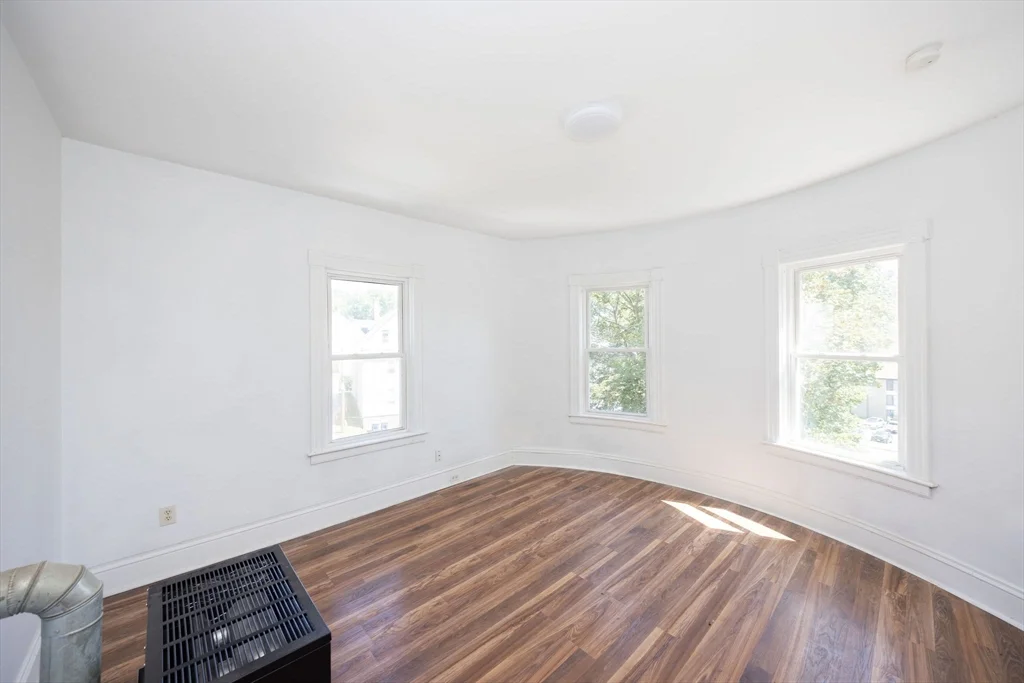 6 Vernon Street Pl, Worcester